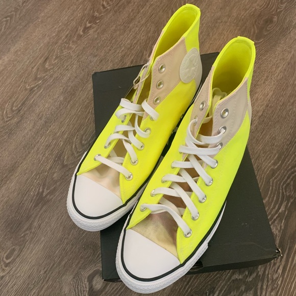 New Converse never worn size 10 men 12 women